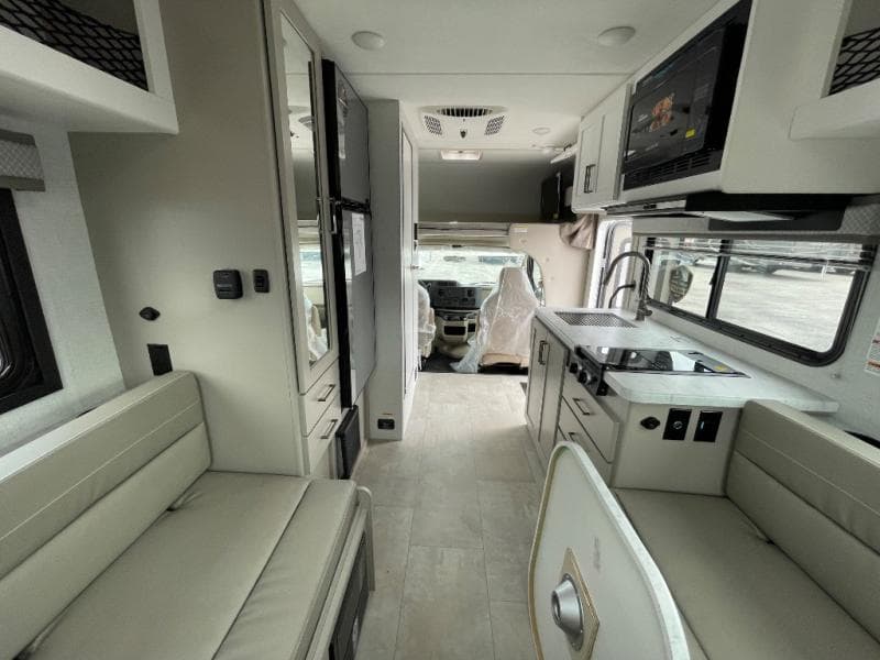 2026 Thor Motor Coach 2026 Thor Motor Coach Chateau - thumbnail 43