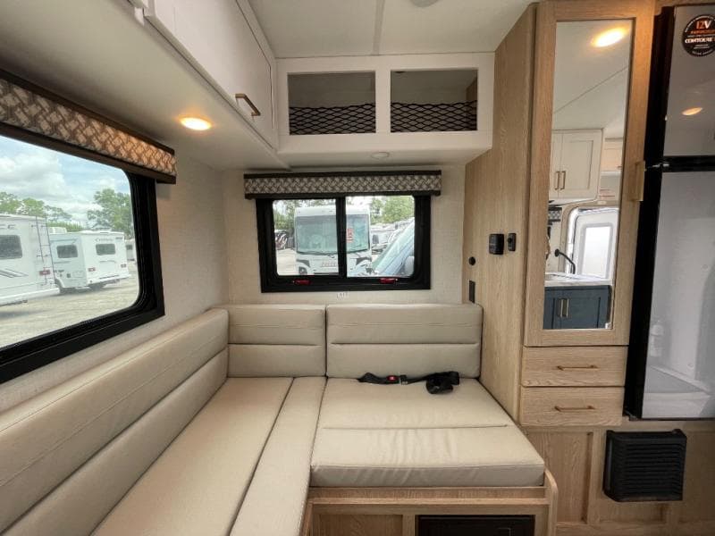 2026 Thor Motor Coach 2026 Thor Motor Coach Quantum - thumbnail 35