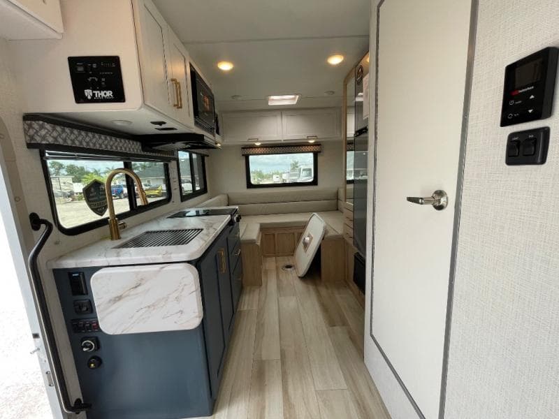 2026 Thor Motor Coach 2026 Thor Motor Coach Quantum - thumbnail 38