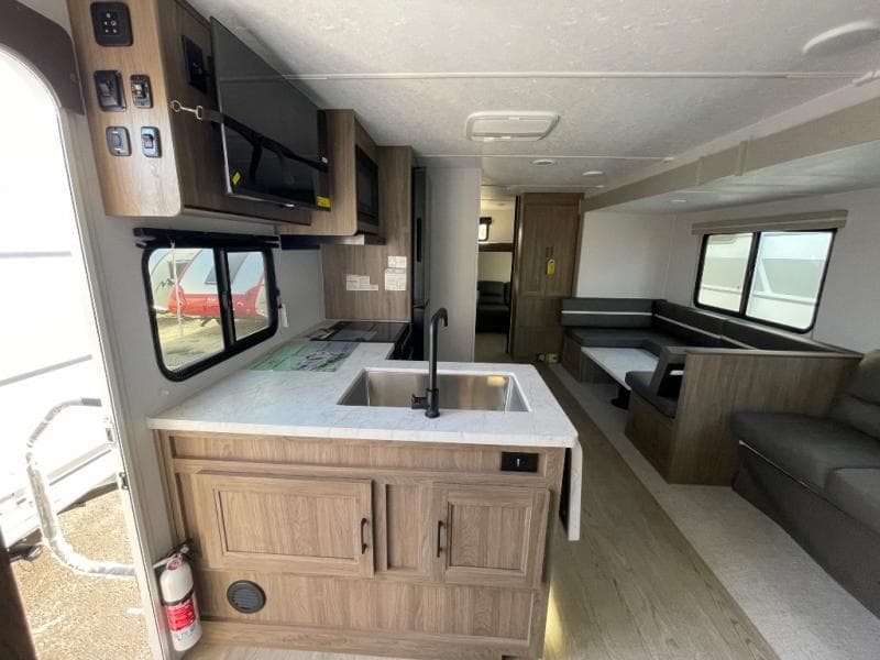 2026 Coachmen 2026 Coachmen Freedom Express - thumbnail 23