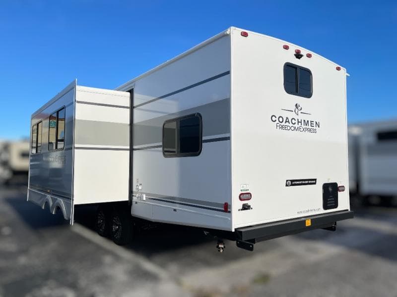 2026 Coachmen 2026 Coachmen Freedom Express - thumbnail 5