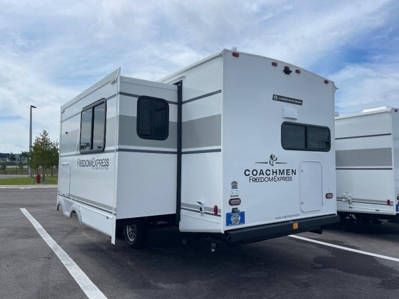 2026 Coachmen 2026 Coachmen Freedom Express - thumbnail 6