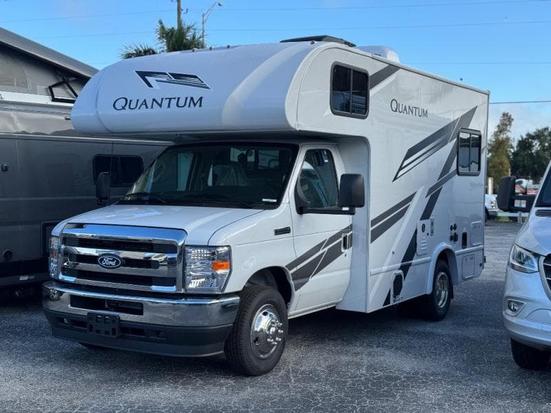 2026 Thor Motor Coach 2026 Thor Motor Coach Quantum - thumbnail 3