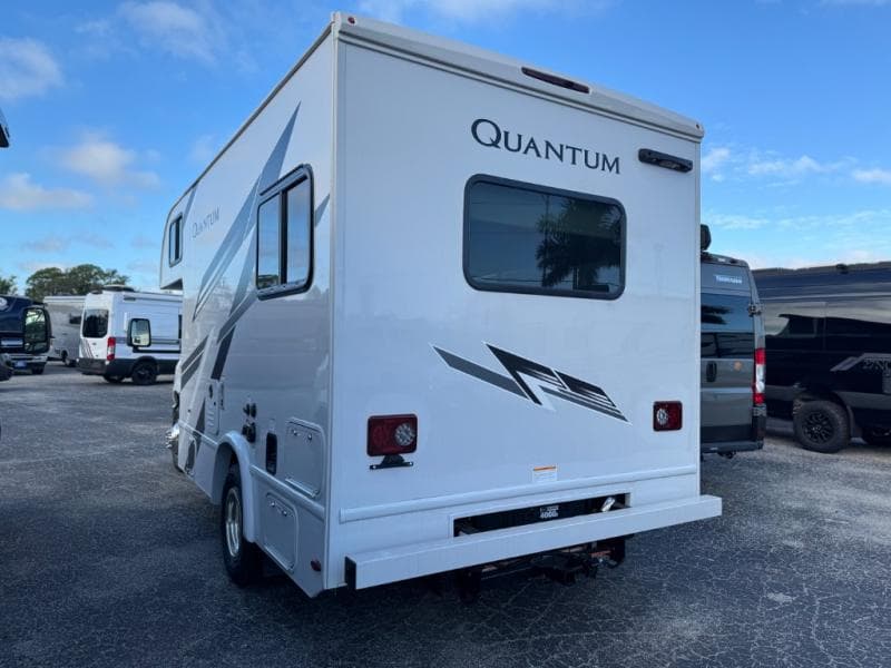 2026 Thor Motor Coach 2026 Thor Motor Coach Quantum - thumbnail 4