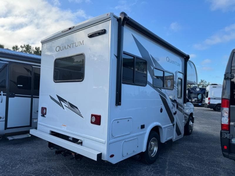 2026 Thor Motor Coach 2026 Thor Motor Coach Quantum - thumbnail 5