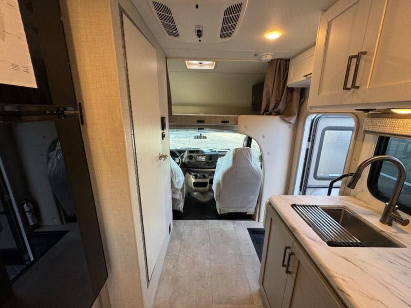 2026 Thor Motor Coach 2026 Thor Motor Coach Quantum - thumbnail 10