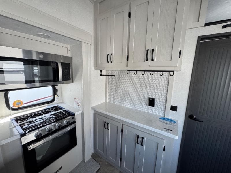 2026 Coachmen 2026 Coachmen Chaparral - thumbnail 15