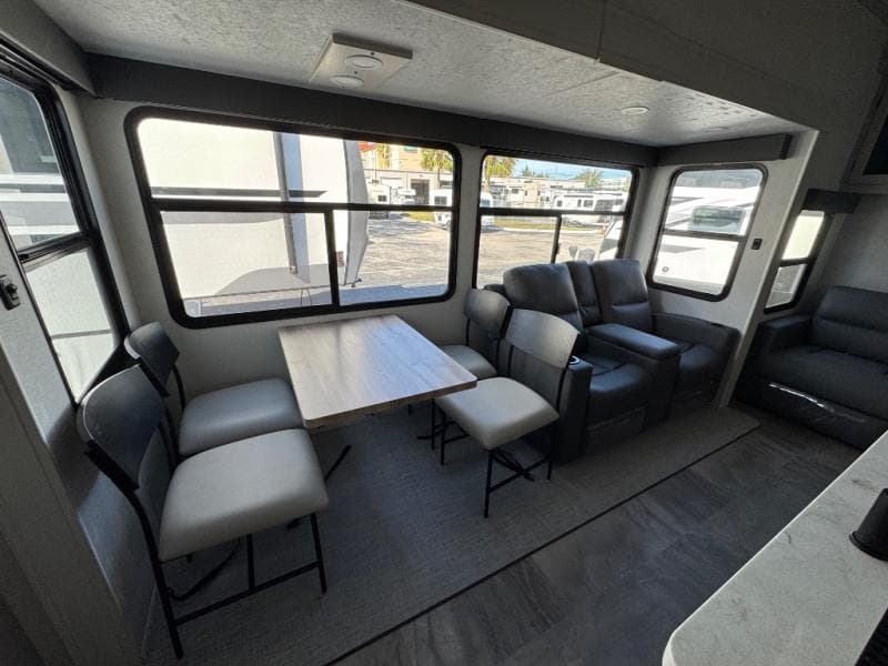 2026 Coachmen 2026 Coachmen Chaparral - thumbnail 16