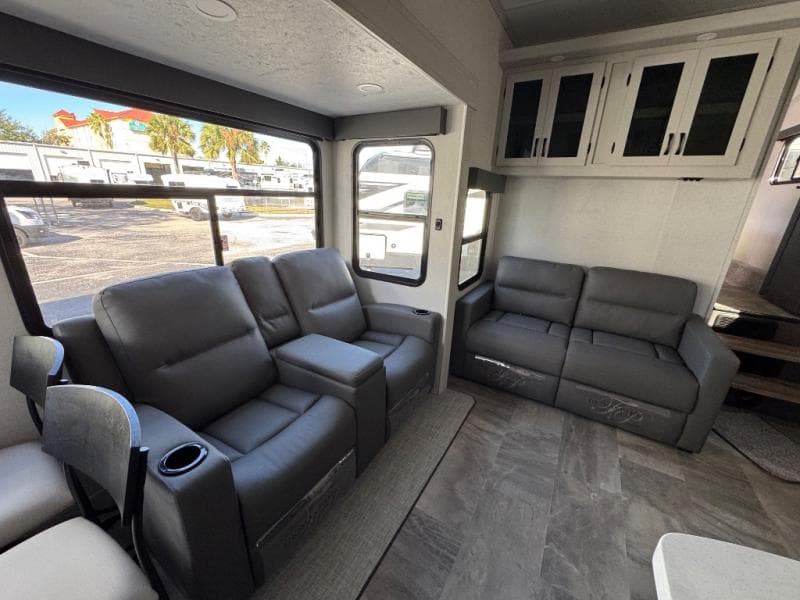 2026 Coachmen 2026 Coachmen Chaparral - thumbnail 17