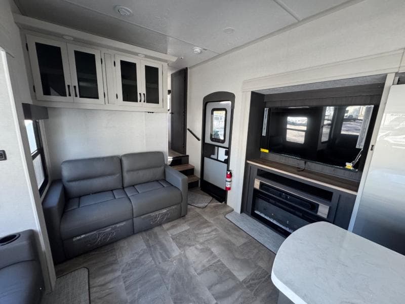 2026 Coachmen 2026 Coachmen Chaparral - thumbnail 18