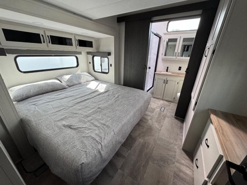 2026 Coachmen 2026 Coachmen Chaparral - thumbnail 19