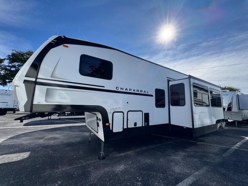 2026 Coachmen 2026 Coachmen Chaparral - thumbnail 3