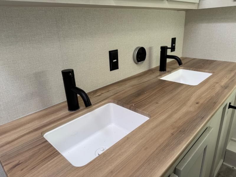 2026 Coachmen 2026 Coachmen Chaparral - thumbnail 24