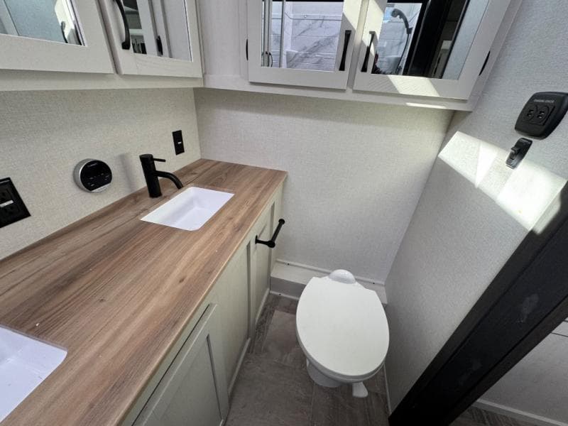 2026 Coachmen 2026 Coachmen Chaparral - thumbnail 25