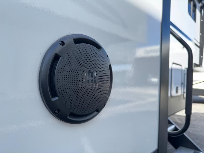 2026 Coachmen 2026 Coachmen Chaparral - thumbnail 6