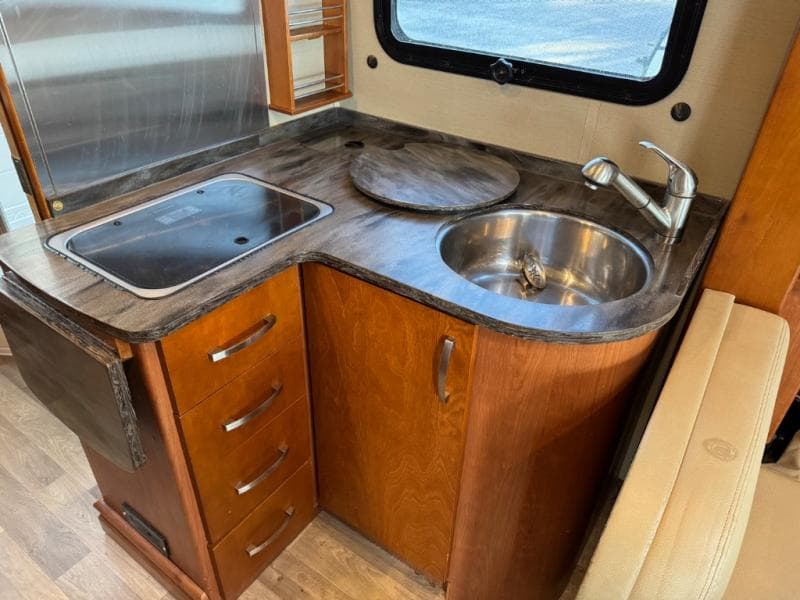 2014 Leisure Travel Vans 2014 Leisure Travel Vans Unity - thumbnail 11