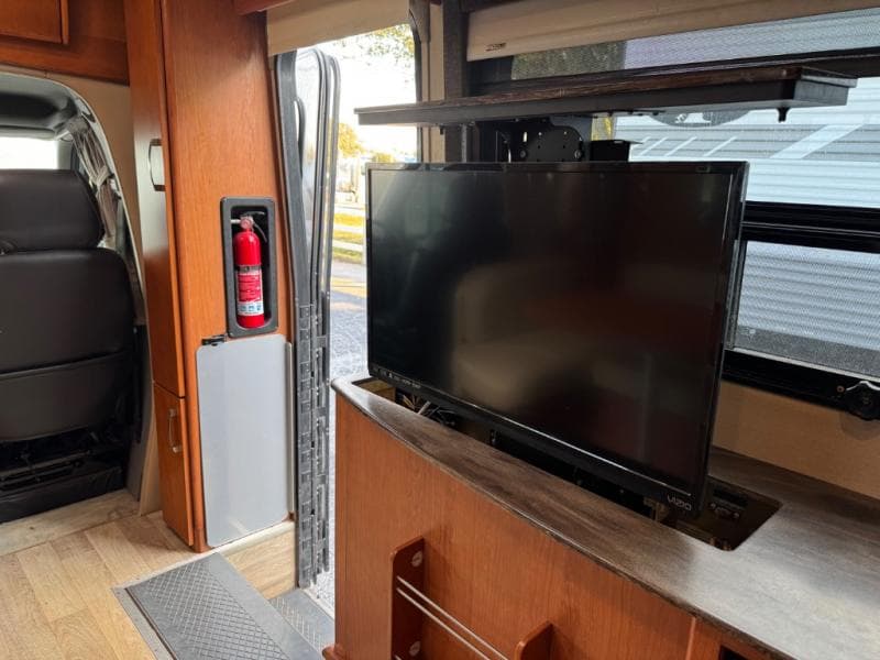 2014 Leisure Travel Vans 2014 Leisure Travel Vans Unity - thumbnail 13