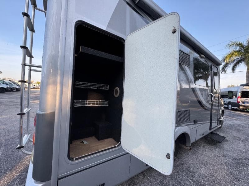 2014 Leisure Travel Vans 2014 Leisure Travel Vans Unity - thumbnail 6