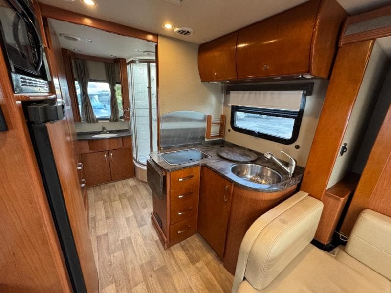 2014 Leisure Travel Vans 2014 Leisure Travel Vans Unity - thumbnail 10