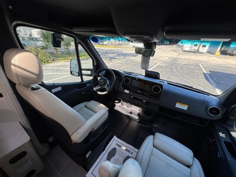 2026 Leisure Travel Vans 2026 Leisure Travel Vans Unity - thumbnail 15