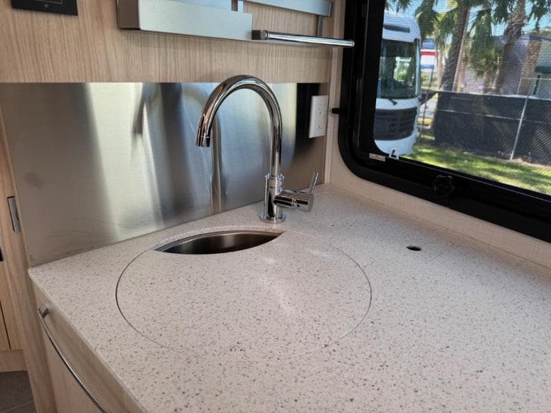 2026 Leisure Travel Vans 2026 Leisure Travel Vans Unity - thumbnail 18