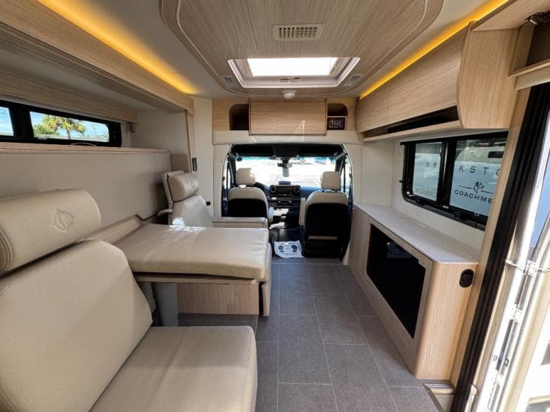 2026 Leisure Travel Vans 2026 Leisure Travel Vans Unity - thumbnail 9