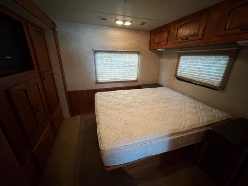 2011 Coachmen 2011 Coachmen Mirada - thumbnail 14