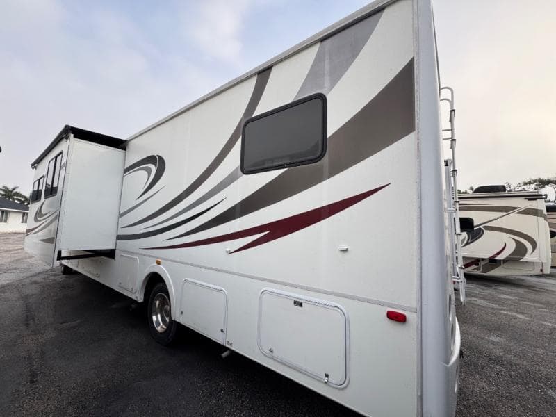 2011 Coachmen 2011 Coachmen Mirada - thumbnail 4