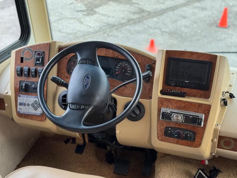 2011 Coachmen 2011 Coachmen Mirada - thumbnail 6