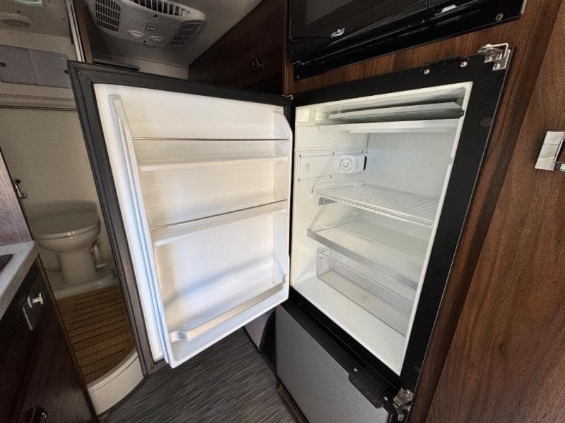 2022 Winnebago 2022 Winnebago Travato - thumbnail 15