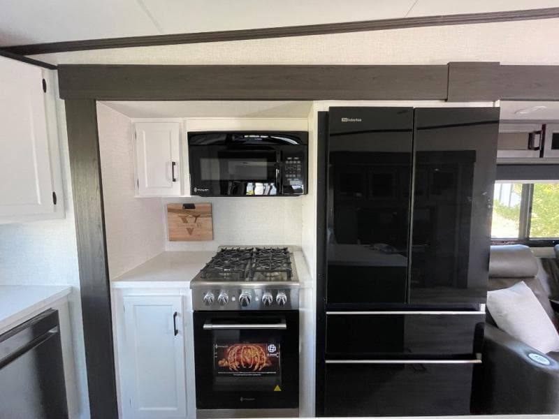 2026 Venture RV 2026 Venture RV SportTrek 5 Touring Edition - thumbnail 12