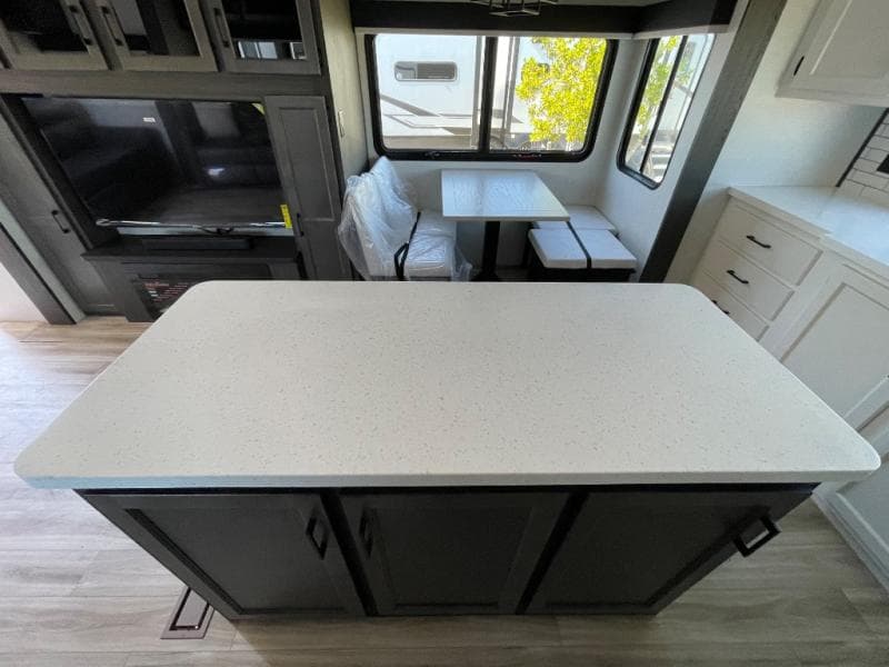 2026 Venture RV 2026 Venture RV SportTrek 5 Touring Edition - thumbnail 13