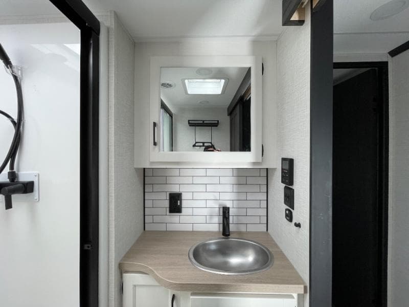 2026 Venture RV 2026 Venture RV SportTrek 5 Touring Edition - thumbnail 19