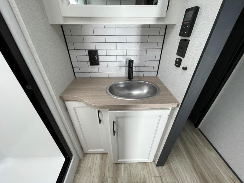 2026 Venture RV 2026 Venture RV SportTrek 5 Touring Edition - thumbnail 20