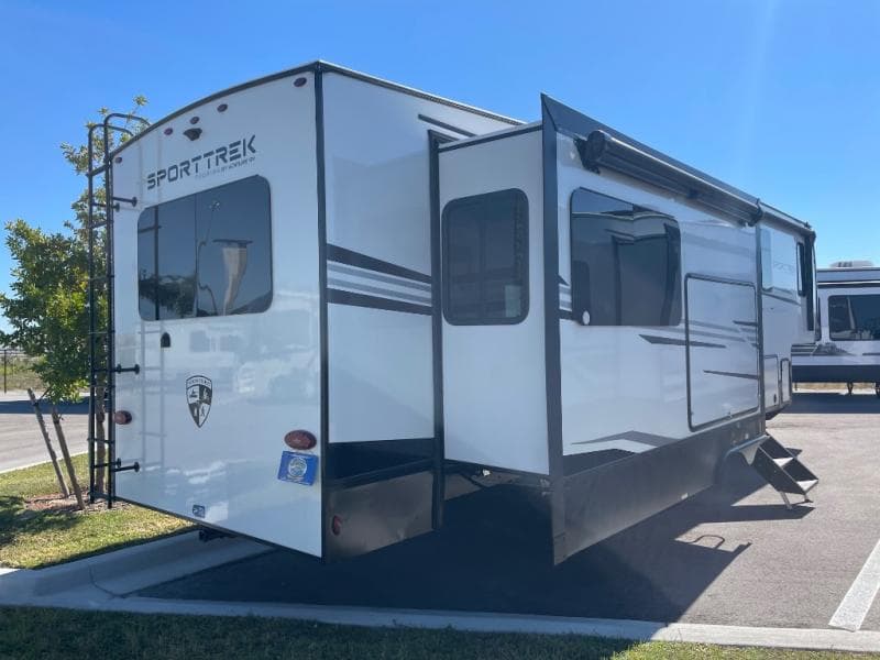2026 Venture RV 2026 Venture RV SportTrek 5 Touring Edition - thumbnail 7