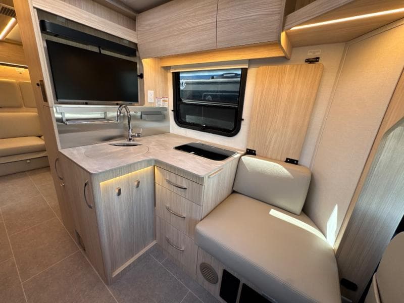 2025 Leisure Travel Vans 2025 Leisure Travel Vans Wonder - thumbnail 15