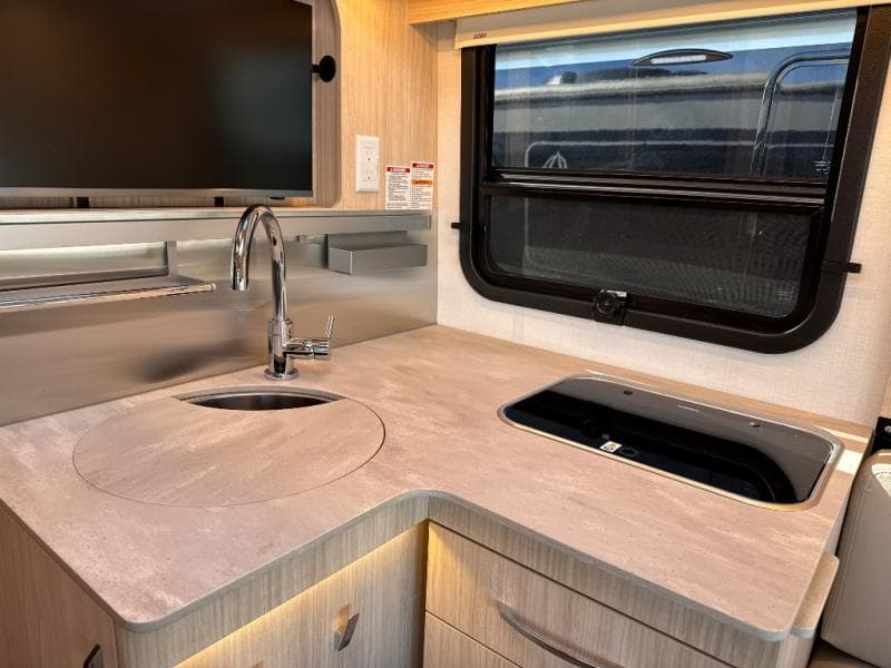 2025 Leisure Travel Vans 2025 Leisure Travel Vans Wonder - thumbnail 16