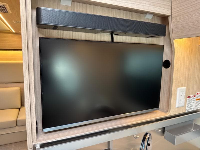 2025 Leisure Travel Vans 2025 Leisure Travel Vans Wonder - thumbnail 18