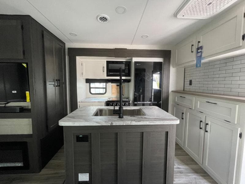 2026 Venture RV 2026 Venture RV SportTrek - thumbnail 11