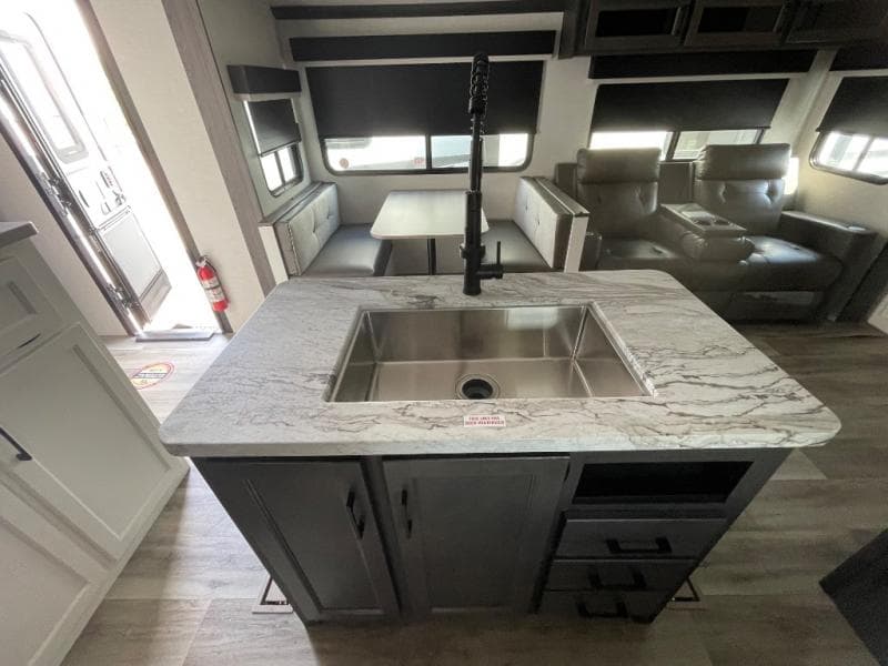 2026 Venture RV 2026 Venture RV SportTrek - thumbnail 17