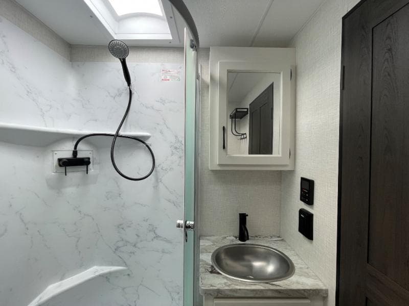 2026 Venture RV 2026 Venture RV SportTrek - thumbnail 24