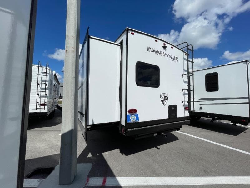 2026 Venture RV 2026 Venture RV SportTrek - thumbnail 5