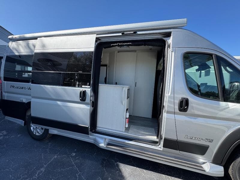 2026 Pleasure-Way 2026 Pleasure-Way Lexor - thumbnail 7