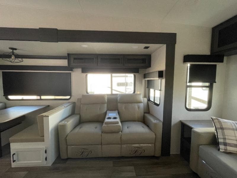 2026 Venture RV 2026 Venture RV SportTrek - thumbnail 11