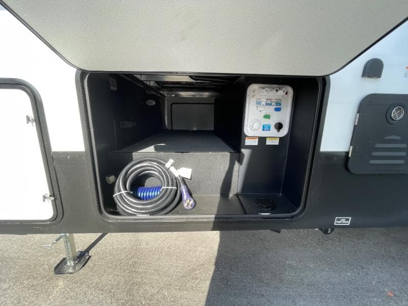 2026 Venture RV 2026 Venture RV SportTrek - thumbnail 5