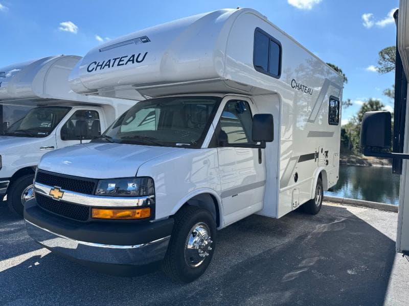 2026 Thor Motor Coach 2026 Thor Motor Coach Chateau - thumbnail 3