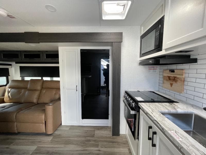 2026 Venture RV 2026 Venture RV SportTrek - thumbnail 12