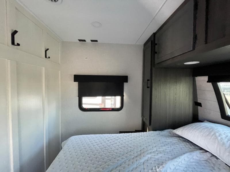 2026 Venture RV 2026 Venture RV SportTrek - thumbnail 13