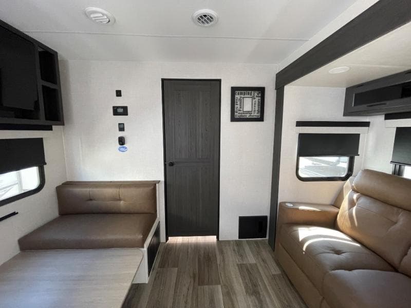 2026 Venture RV 2026 Venture RV SportTrek - thumbnail 8