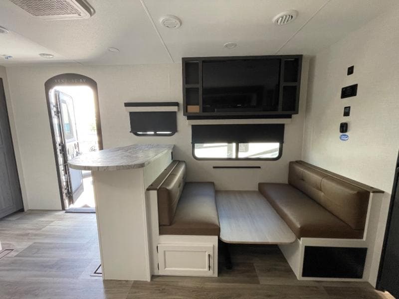 2026 Venture RV 2026 Venture RV SportTrek - thumbnail 9